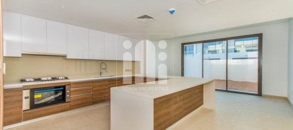 3 bedrooms Villa in Yas Island, UAE No. 1870 17