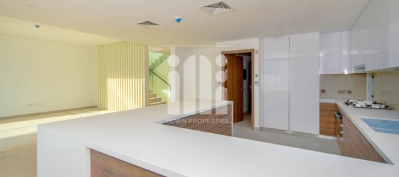 3 bedrooms Villa in Yas Island, UAE No. 1870 9