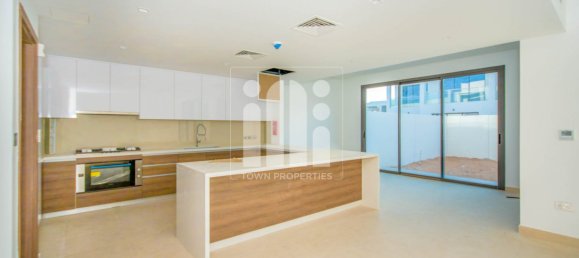 3 bedrooms Villa in Yas Island, UAE No. 1870 7