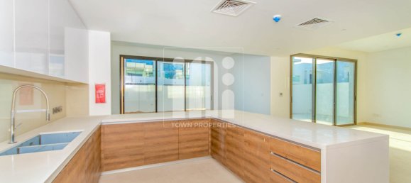 3 bedrooms Villa in Yas Island, UAE No. 1870 15