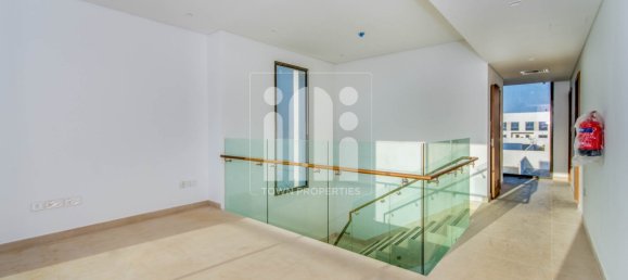 3 bedrooms Villa in Yas Island, UAE No. 1870 12