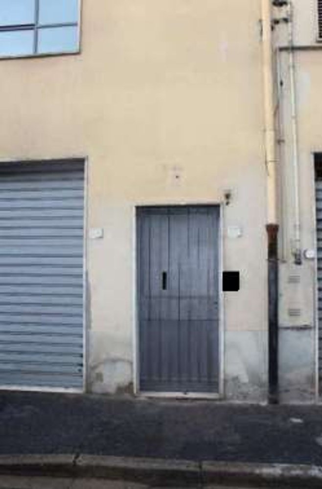207m² Commercial property in Pontassieve, Italy No. 325302