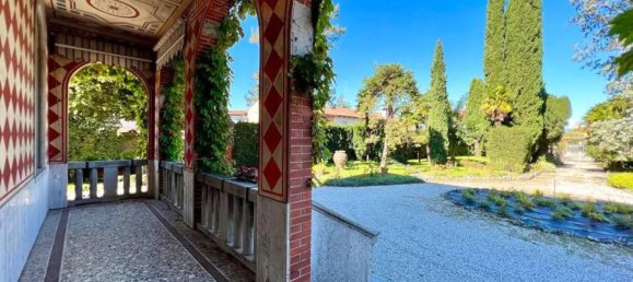 12 bedrooms Villa in Udine, Italy No. 333020 2