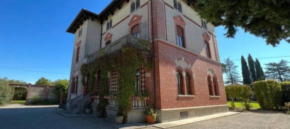 12 bedrooms Villa in Udine, Italy No. 333020 3