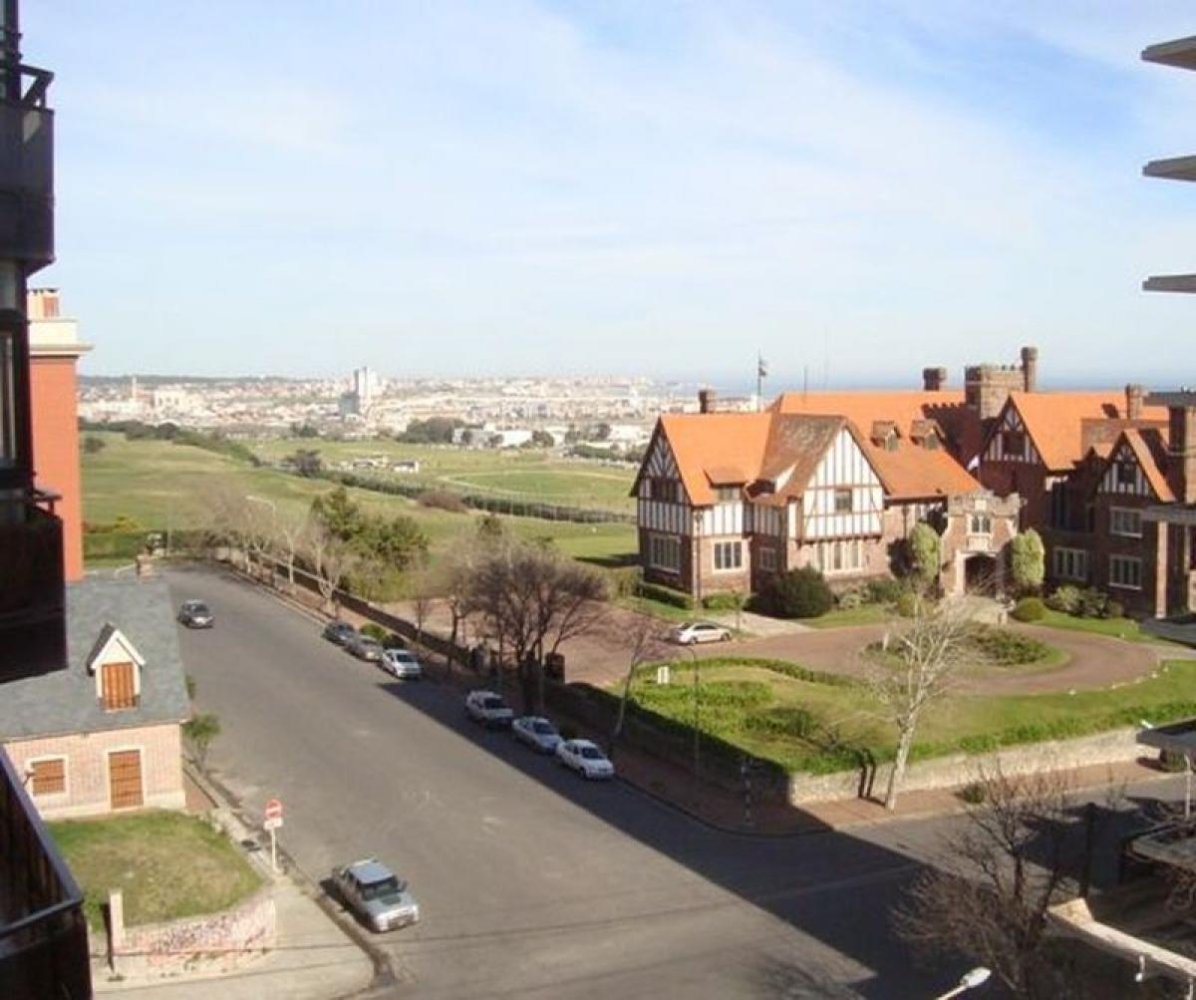 3 bedrooms Apartment in Mar del Plata, Argentina No. 82894