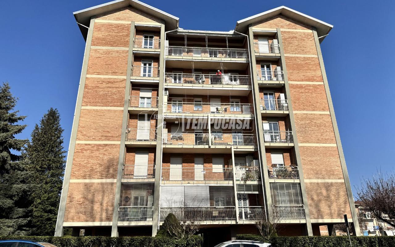 5 rooms Apartment in Biella, Italy No. 41355