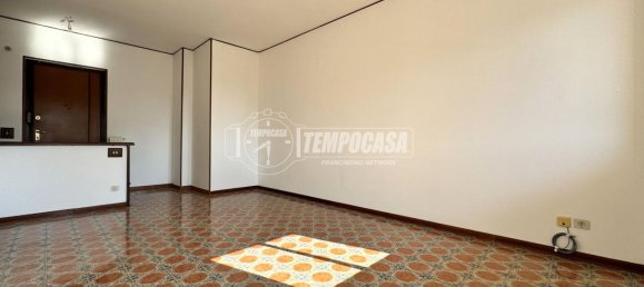5 rooms Apartment in Biella, Italy No. 41355 4