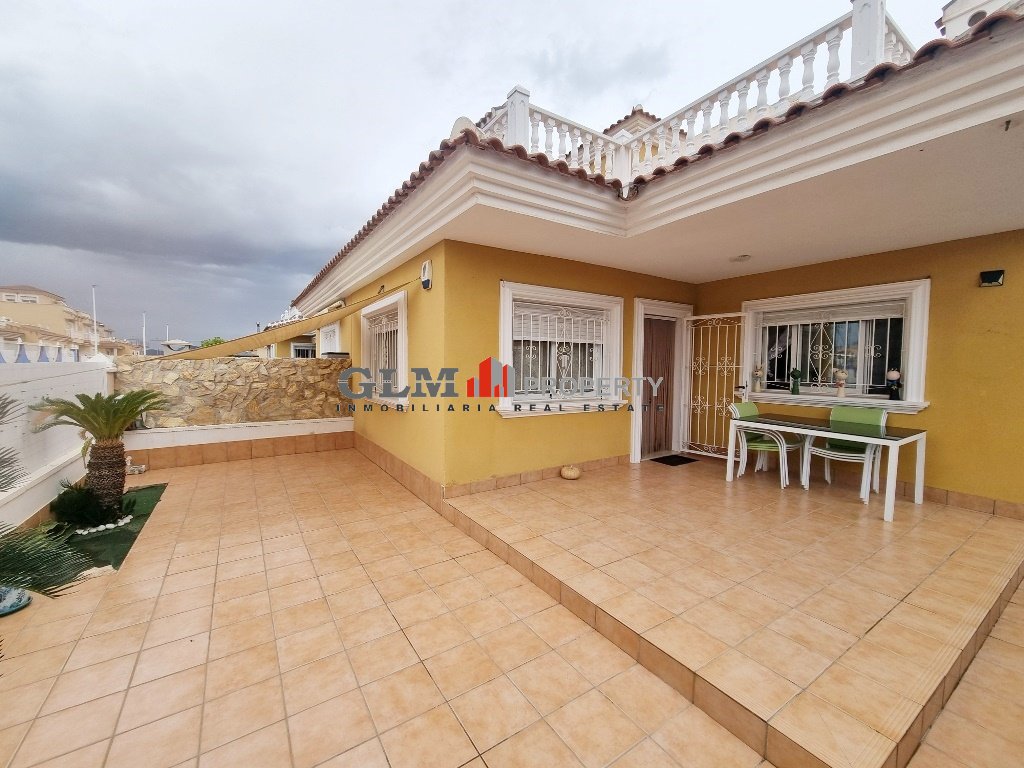 3 bedrooms Townhouse in Los Alcazares, Spain No. 17759