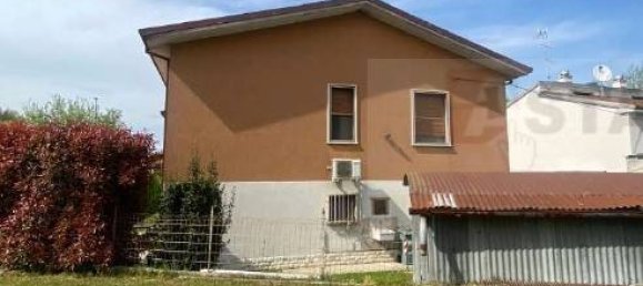 2 bedrooms Villa in Serravalle a Po, Italy No. 303512 6