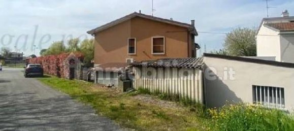 2 bedrooms Villa in Serravalle a Po, Italy No. 303512 7
