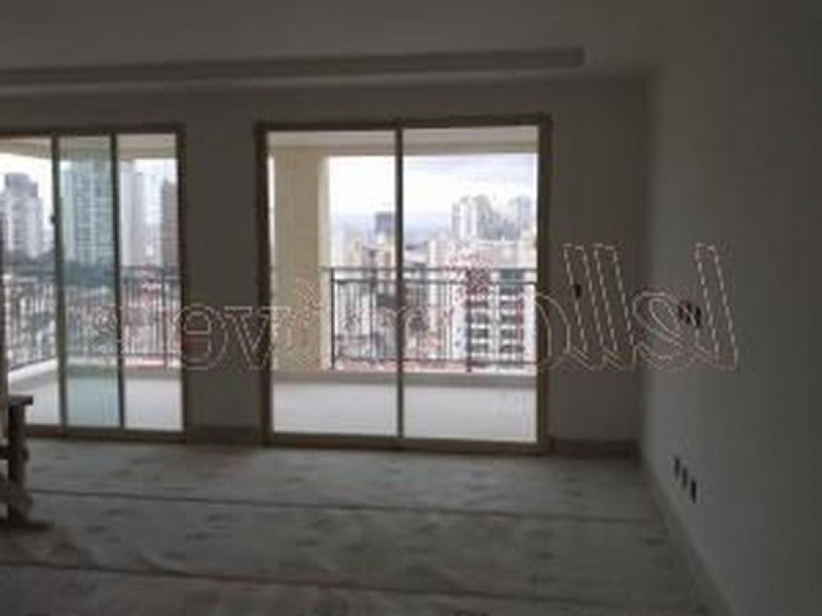 Casa de 4 dormitorios en Sao Paulo, Brazil No. 586614