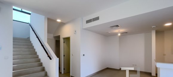 Moradia em banda T3 em Town Square, UAE N.º 28632 4