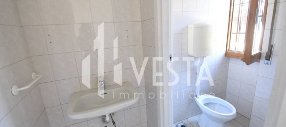 100m² Commercial property in Osnago, Italy No. 365545 11