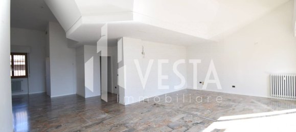 100m² Commercial property in Osnago, Italy No. 365545 8