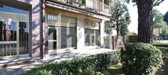 100m² Commercial property in Osnago, Italy No. 365545 10