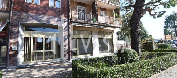 100m² Commercial property in Osnago, Italy No. 365545 16