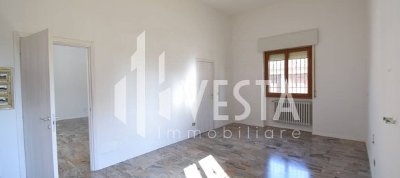 100m² Commercial property in Osnago, Italy No. 365545 6