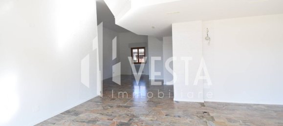 100m² Commercial property in Osnago, Italy No. 365545 4