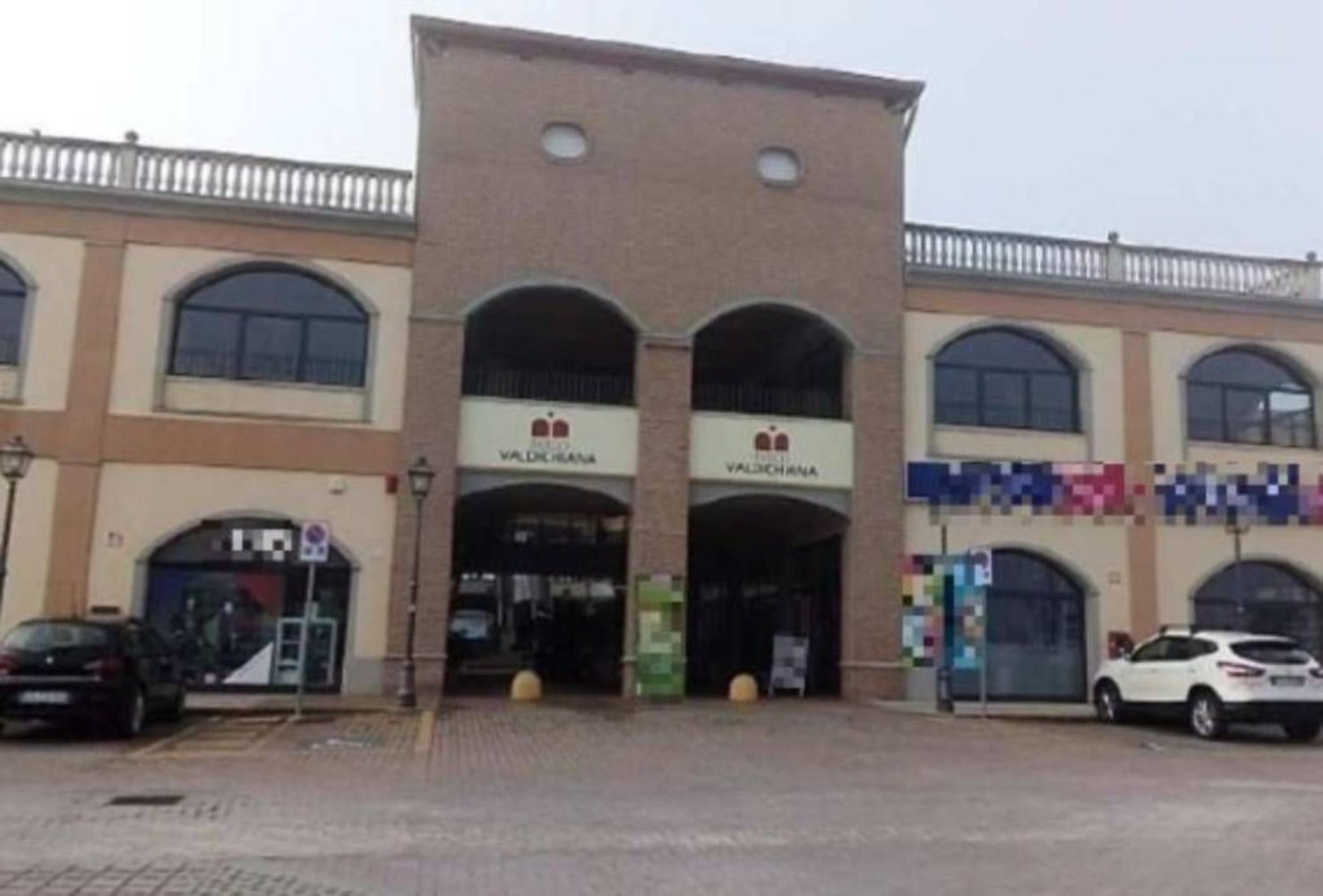 550m² Commercial property in Foiano della Chiana, Italy No. 192152