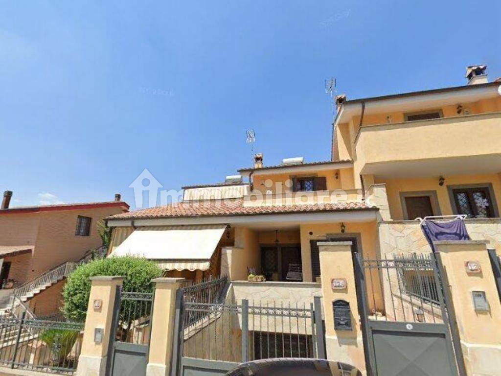 3 bedrooms Apartment in Rome, Italy No. 198493