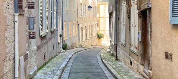 4 bedrooms House in Chartres, France No. 96980 2