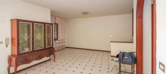 6 bedrooms House in Sparanise, Italy No. 325674 3