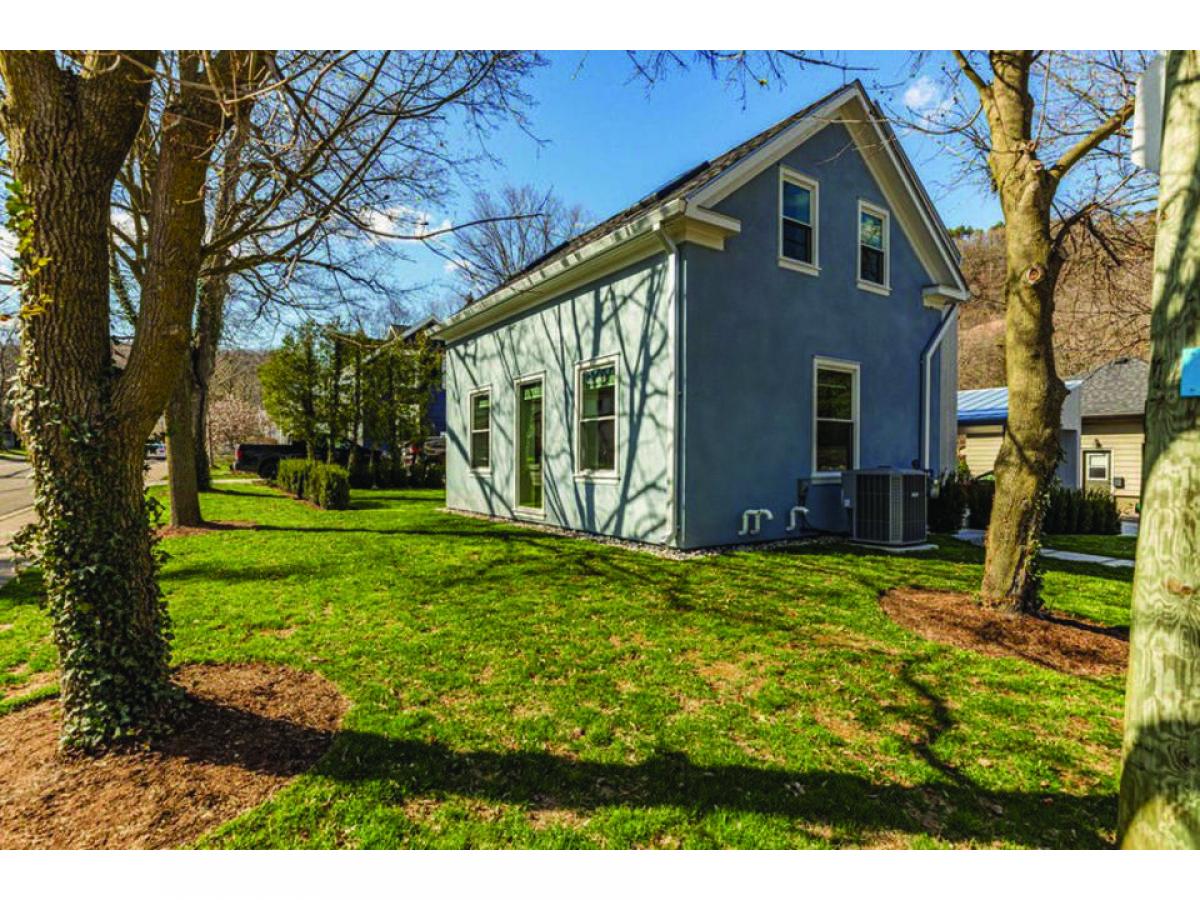 Дом с 4 спальнями в Dundas, Канада № 413