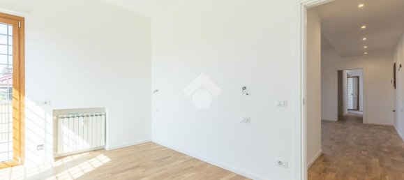 3 bedrooms Penthouse in Rome, Italy No. 381014 3