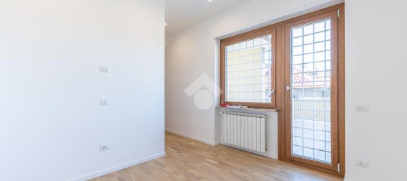 3 bedrooms Penthouse in Rome, Italy No. 381014 5