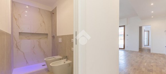 3 bedrooms Penthouse in Rome, Italy No. 381014 10