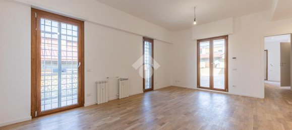 3 bedrooms Penthouse in Rome, Italy No. 381014 2