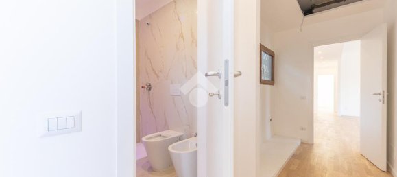 3 bedrooms Penthouse in Rome, Italy No. 381014 18