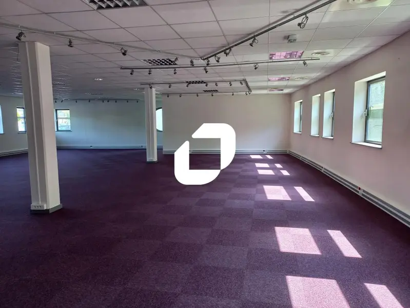 771m² Office in Wasquehal, France No. 302412