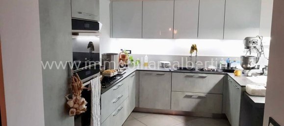 3 bedrooms Villa in Serravalle a Po, Italy No. 295965 3