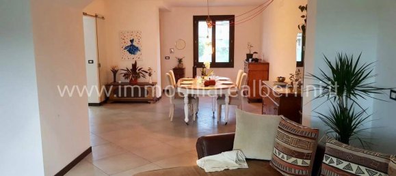 3 bedrooms Villa in Serravalle a Po, Italy No. 295965 2