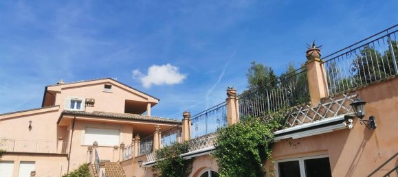 Вилла с 18 комнатами в Чивитанова Марке, Италия № 141987 17