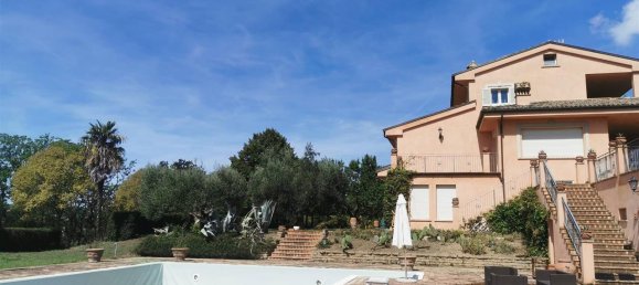 Вилла с 18 комнатами в Чивитанова Марке, Италия № 141987 16