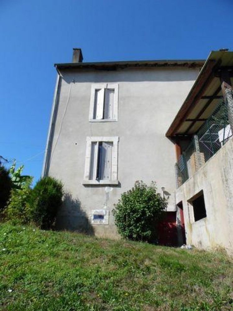 Casa de 5 dormitorios en Tulle, France No. 24198