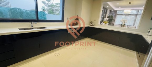 4 bedrooms Villa in Dubai, UAE No. 24422 4