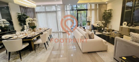 4 bedrooms Villa in Dubai, UAE No. 24422 12