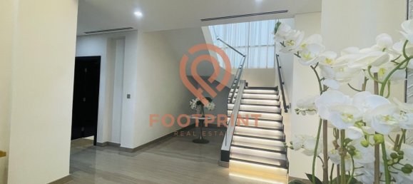 4 bedrooms Villa in Dubai, UAE No. 24422 3