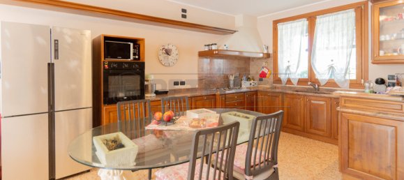 3 bedrooms House in Pozzoleone, Italy No. 329067 8