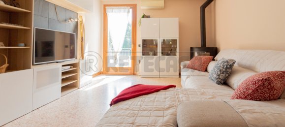 3 bedrooms House in Pozzoleone, Italy No. 329067 2