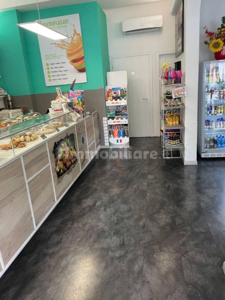 1 room Commercial property in Monza, Italy No. 105677