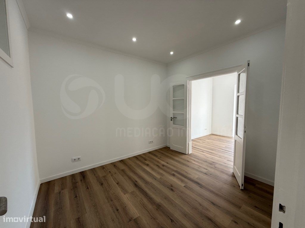 Квартира с 2 спальнями в Лиссабон, Португалия № 120881