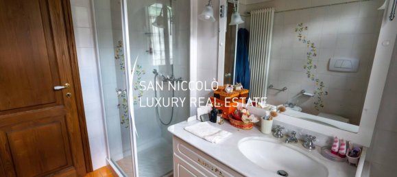 5 bedrooms Villa in Florence, Italy No. 196432 5