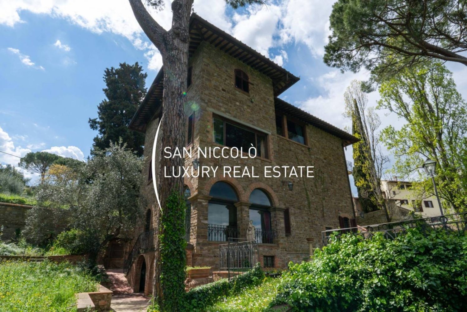 5 bedrooms Villa in Florence, Italy No. 196432
