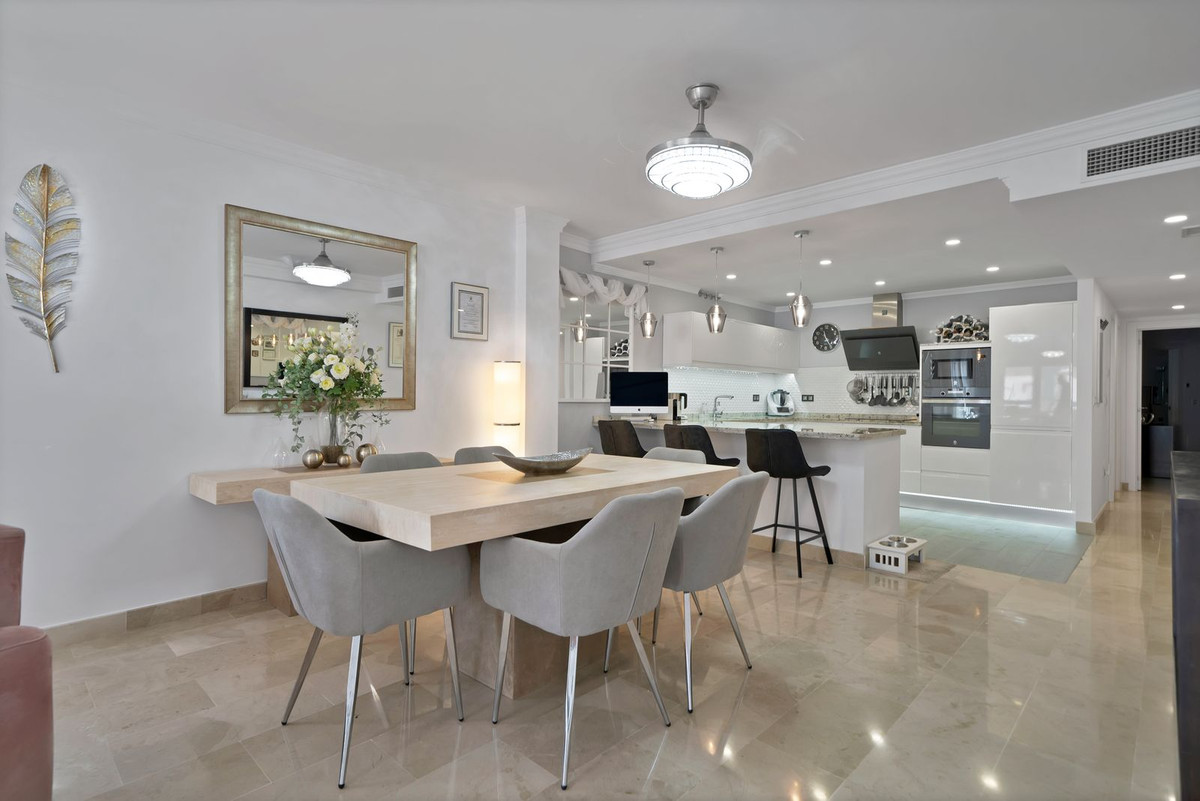 2 bedrooms Apartment in Benahavis, Spain No. 181351