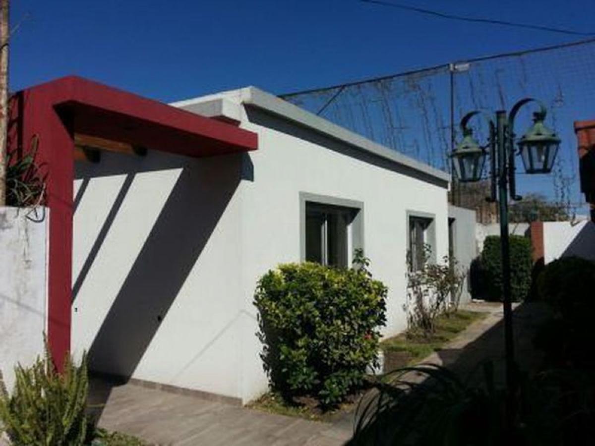 2 bedrooms House in Moron, Argentina No. 64536