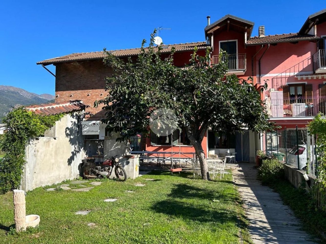 8 rooms House in Sant'Ambrogio di Torino, Italy No. 129890